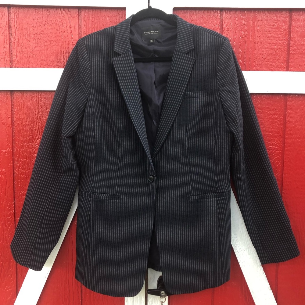 LAST CHANCE! Banana Republic Long and Lean Blazer
